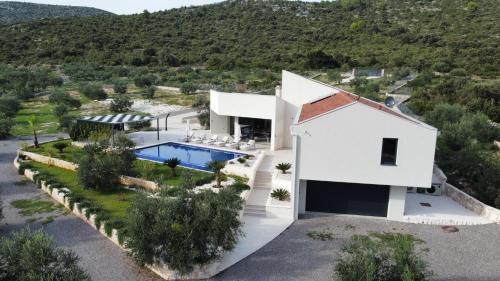 Marina Villa | Luxury Villa Dolac near Split, airport, complete privacy, infinity heated pool