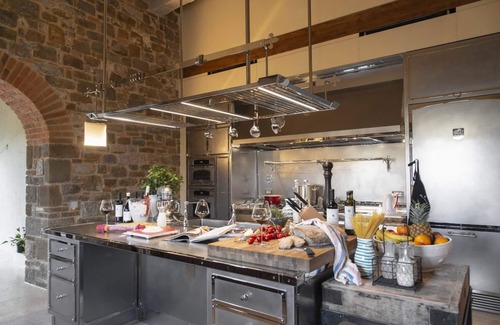 Radda in Chianti House | Luxury Villa in Radda Chianti,heatable Pool,Aircon,SPA room,gym room,sleep 10