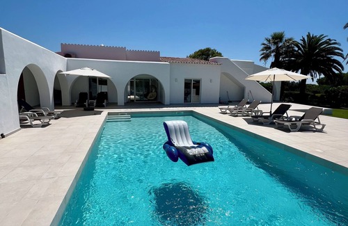 Mato Serrao Villa | Luxury Villa in Carvoeiro with Heated Pool, Distant Sea Views and Large Garden