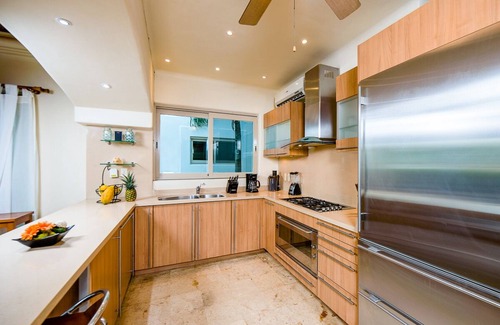 Playacar Fase I Villa | Luxury Villa! Steps from the Caribbean & Beach Access! Quick walk to town, WiFi!