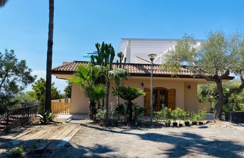 Giardini Naxos Villa | ‚LUXURY‘ Villa Vittorianna Etna- Taormina & Seaview with Pool