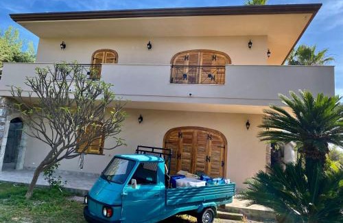 Giardini Naxos Villa | ‚LUXURY‘ Villa Vittorianna Etna- Taormina & Seaview with Pool