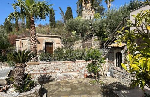 Giardini Naxos Villa | ‚LUXURY‘ Villa Vittorianna Etna- Taormina & Seaview with Pool