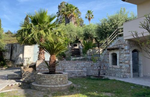 Giardini Naxos Villa | ‚LUXURY‘ Villa Vittorianna Etna- Taormina & Seaview with Pool