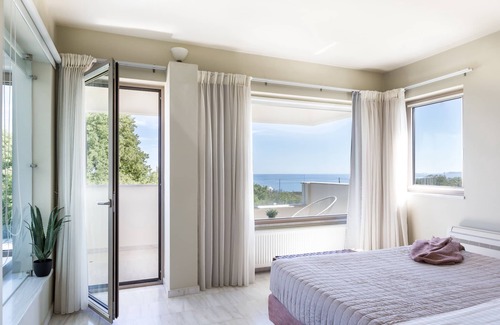 Tria Monastiria Villa | Luxury Villa w/ Heated Pool, Childrens fenced Area, 2 km to the Beach & the Town