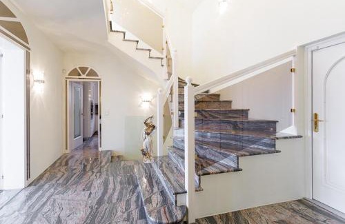 Klosterneuburg Apartment | Luxury Villa with Indoor Pool, Jacuzzi, Sauna & Breathtaking City View