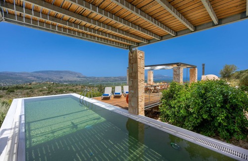 Apokoronas Villa | Luxury Villa with Heated Pool & Splendid Views