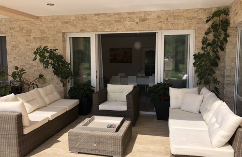 Vulcan Villa | Luxury villa with heated swimming pool in a breathtaking natural environment.