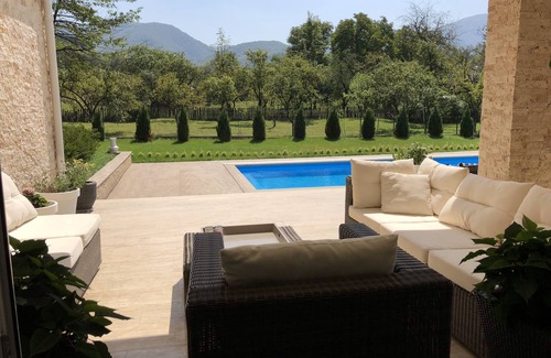 Vulcan Villa | Luxury villa with heated swimming pool in a breathtaking natural environment.