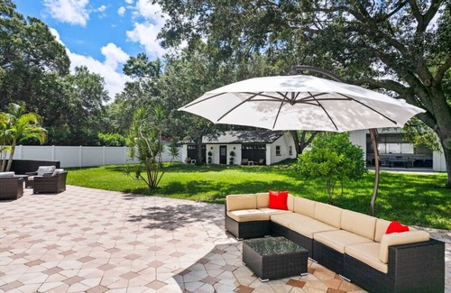 Del Prado Villa | Luxury Villa with Heated Saltwater Pool & Spa, Mini Golf, BBQ, 5 Mins to Beach