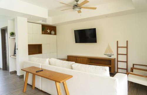 Monterrico Villa | Luxury Villa with Jacuzzi