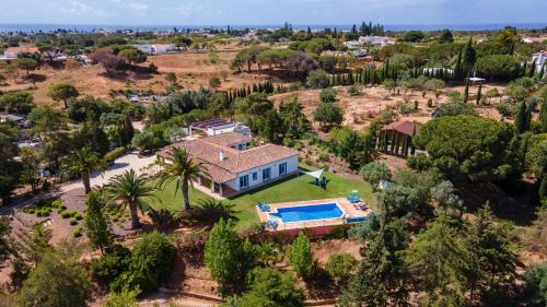 Porches Villa | Luxury Villa With Pool in Vineyard Near the Beach