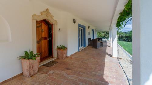 Porches Villa | Luxury Villa With Pool in Vineyard Near the Beach