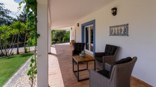 Porches Villa | Luxury Villa With Pool in Vineyard Near the Beach