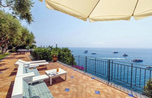 Arienzo Villa | Luxury Villa With Private Beach and Hot Tub in Positano