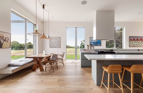 Jan Juc House | Luxury Villas Bells Beach View (With Car Parking)