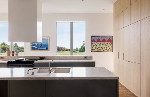 Jan Juc House | Luxury Villas Bells Beach View (With Car Parking)