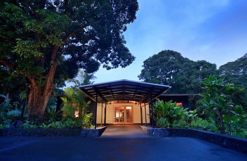 Hilo House | Luxury Waterfall Oasis: The Falls at Reed's Island