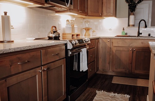 Schofield Apartment | Luxury Waterfront 2BR w/King Suite