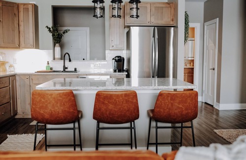 Schofield Apartment | Luxury Waterfront 2BR w/King Suite