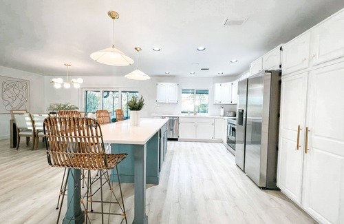 Iona House | Luxury Waterfront Home with Pool. Minutes to Sanibel & Fort Myers Beach.