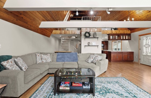 Abingdon House | Luxury Waterfront Home Built for Entertaining!