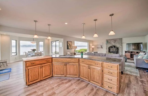 Clinton House | Luxury Waterfront Home w/Pool on the Puget Sound!