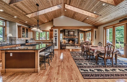 Oak Harbor House | Luxury WATERFRONT LODGE on Whidbey Island, Hot Tub, Private Beach, 3 Fireplaces.
