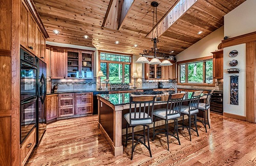 Oak Harbor House | Luxury WATERFRONT LODGE on Whidbey Island, Hot Tub, Private Beach, 3 Fireplaces.