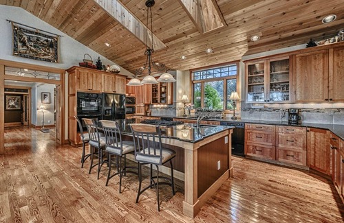 Oak Harbor House | Luxury WATERFRONT LODGE on Whidbey Island, Hot Tub, Private Beach, 3 Fireplaces.
