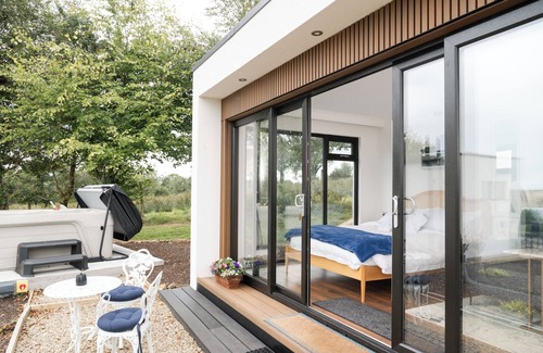 Enniskillen Cabin | Luxury Waterfront Self-Catering Cabins
