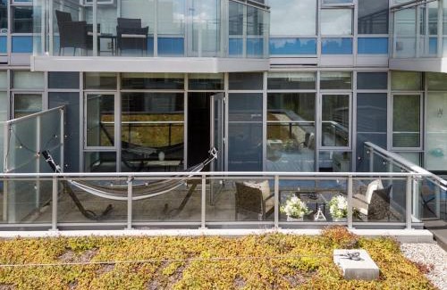 Bow Riverfront Apartment | Luxury Waterfront Suite with City Views and AC