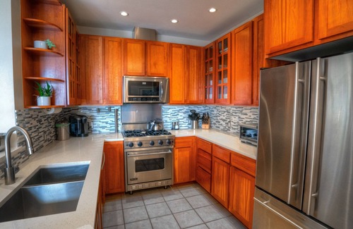 Downtown Seattle Condo | Luxury waterfront unit in downtown Seattle with balcony, A/C, and parking