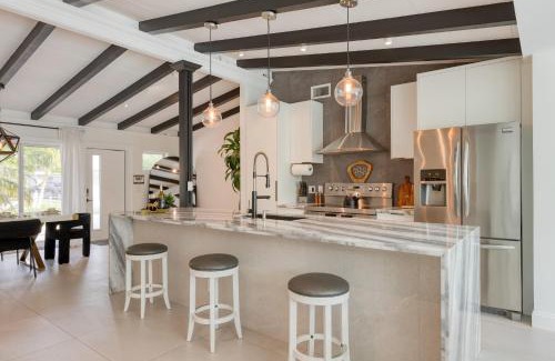 Lauderdale Isles House | Luxury Waterfront Home w Pool Hot Tub Dock Near Las Olas Gulfstream