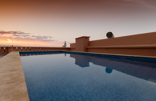 Semlalia Apartment | Luxury Wellness in Marrakech Center – Hammam, Sauna, Gym, Heated Pool & Rooftop.