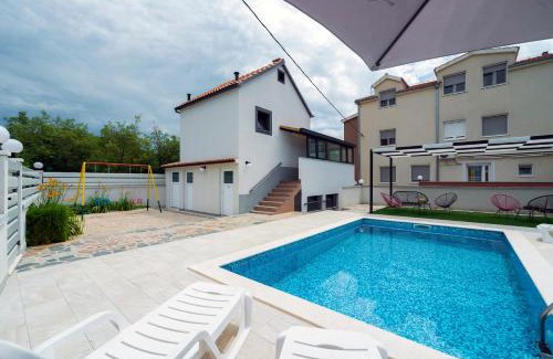 Klis Apartment | Luxury with gallery, heated pool only for you-KLIS CRO