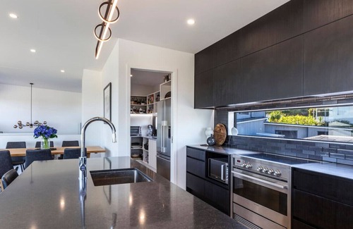 Waipahihi House | Luxury with Lake Views