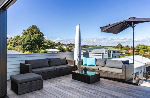Waipahihi House | Luxury with Lake Views
