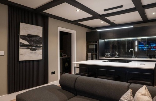 Lower Wick House | Luxury Worcester House | Free Parking