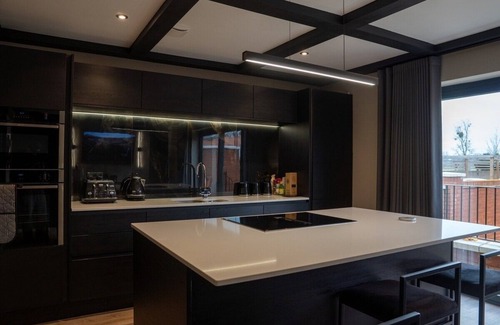 Lower Wick House | Luxury Worcester House | Free Parking