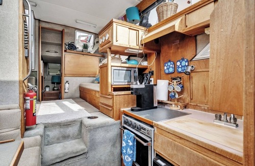Anacortes Boat Rental | Luxury Yacht 2 BR – Marina Views and WiFi