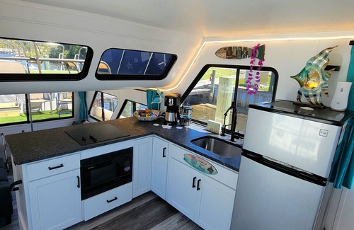 Panama City Boat Rental | Luxury Yacht! Incredible Views! Close to Downtown!