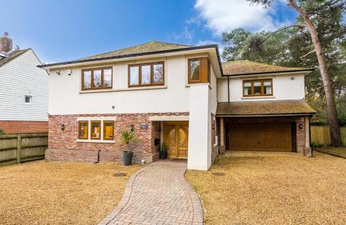 Broadstone Villa | Luxury6BedHouse-HotTub-GamesRoom-Amar Luxury Stays