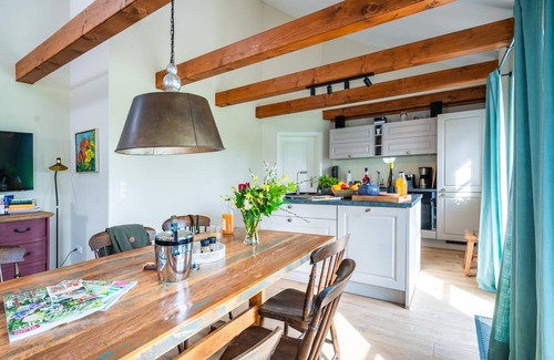 Rabenholz House | Luxus-ökohaus mit Kamin, Sauna, Eingezäuntem Garten