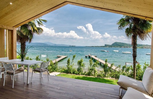 Villaggio Sanghen Ski Chalet | LUXUS DESIGN CHALET DIRECTLY ON THE LAKE