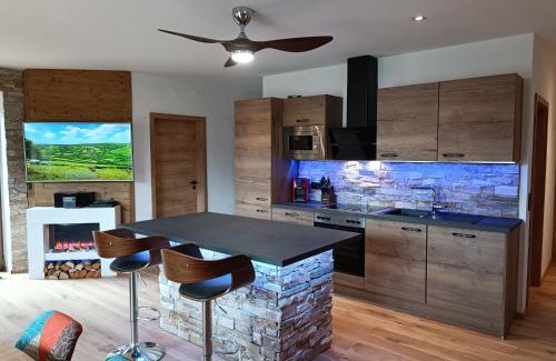 Schalkenmehren Apartment | Luxus Ferienwohnung Chalet Seenähe