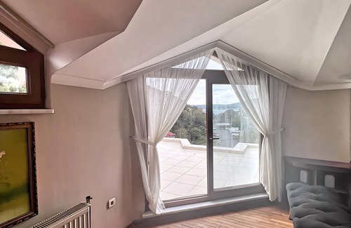 Anadolu Kavagı Mahallesi Villa | Luxus Loft mit Sauna, Terrasse, und Bosporus Blick