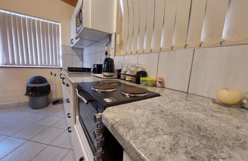 Vineta Apartment | Lyn's Self Catering