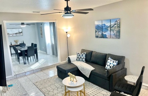 McAllen House | Lynda's Magnificent Pool Home!