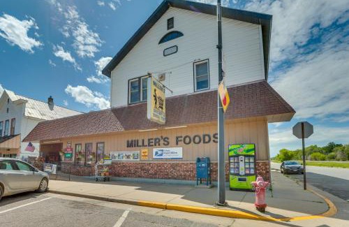 Lyndon Station Apartment | Lyndon Station Retreat about 9 Mi to Wisconsin Dells!